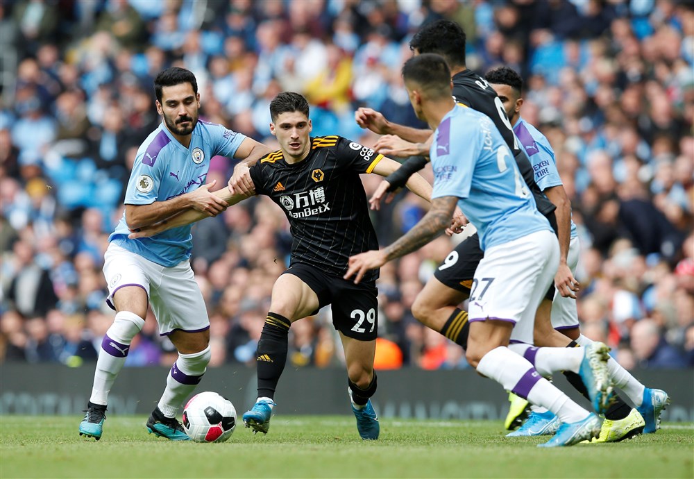 Zwak Manchester City kijkt tegen grote achterstand aan na dreun