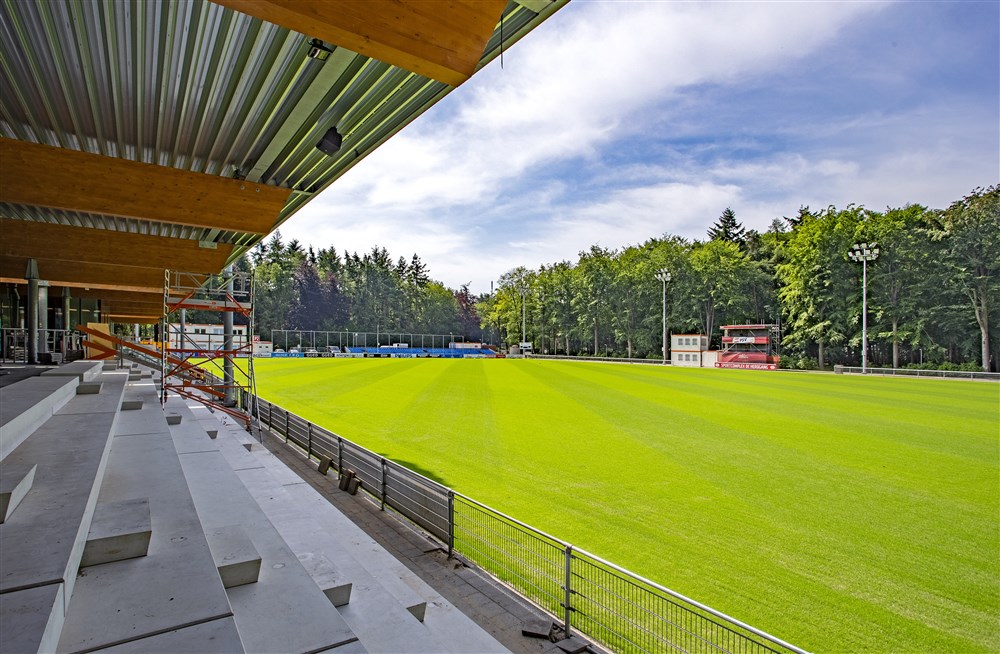 PSV gaat met teruggekeerde Pereiro onderuit achter gesloten deuren