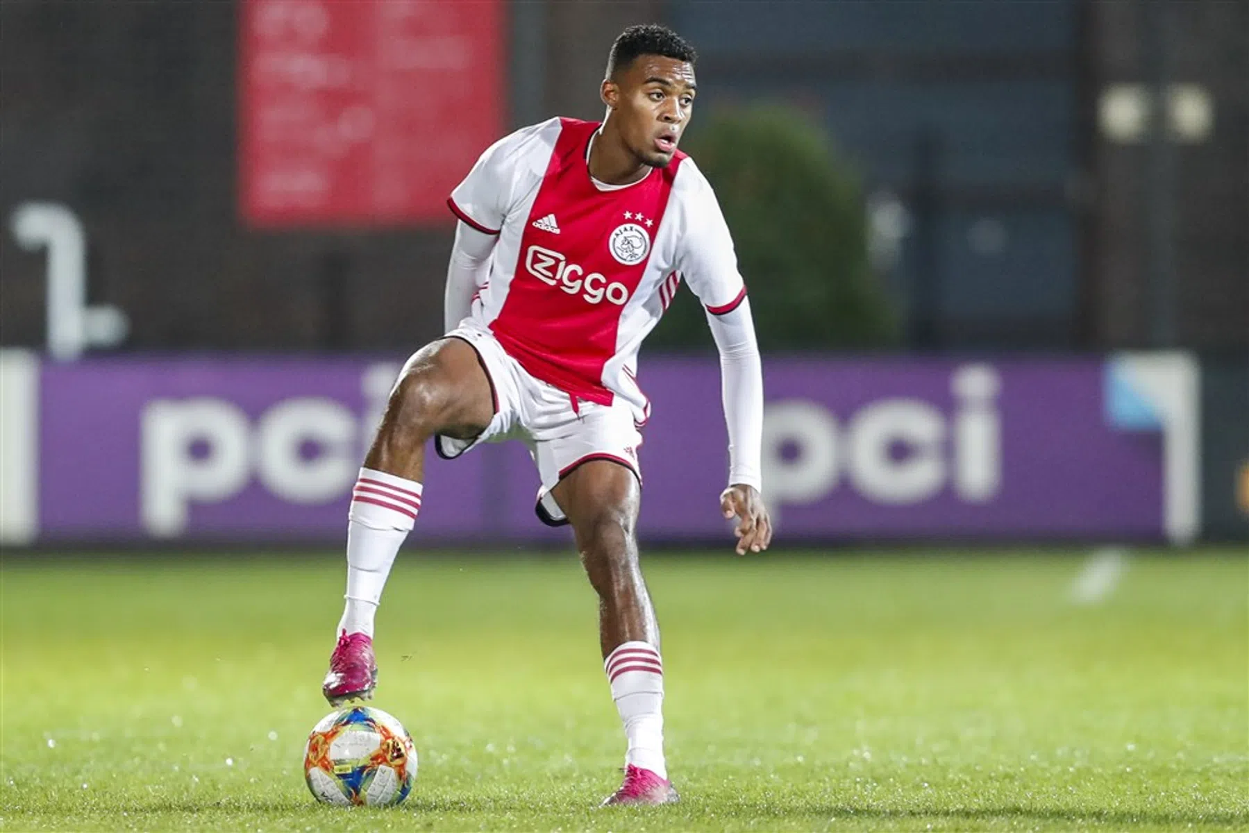 Gravenberch treedt in voetsporen van Frenkie met uitverkiezing