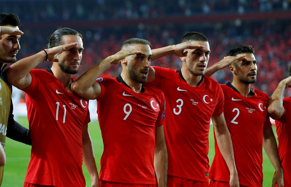 UEFA-onderzoek na ophef over militair saluut van Turks elftal