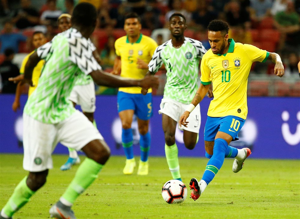 Zorgen om nieuwe blessure Neymar na oefenremise Brazilië