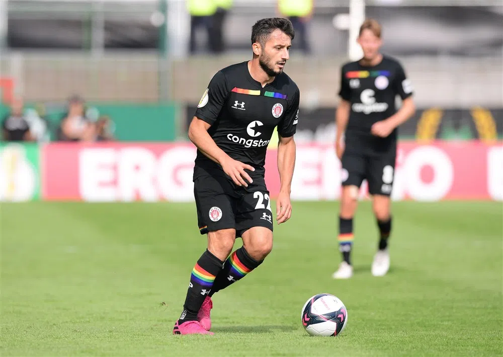 Sankt Pauli pikt politiek statement niet en zet Sahin op zijspoor