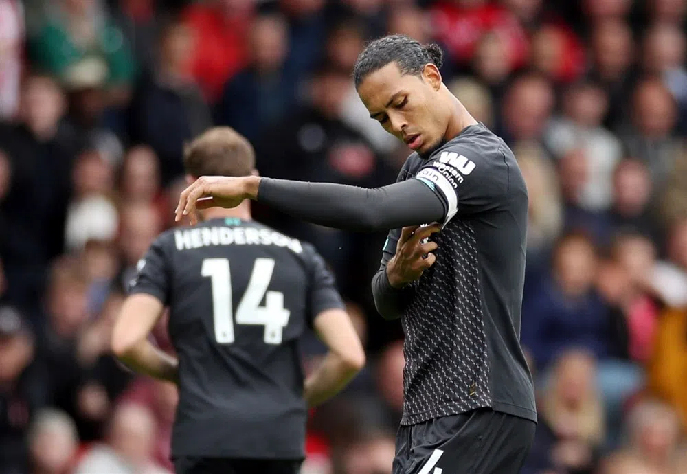 Van Dijk stoïcijns richting Old Trafford: 'Druk? Ik heb er geen last van'