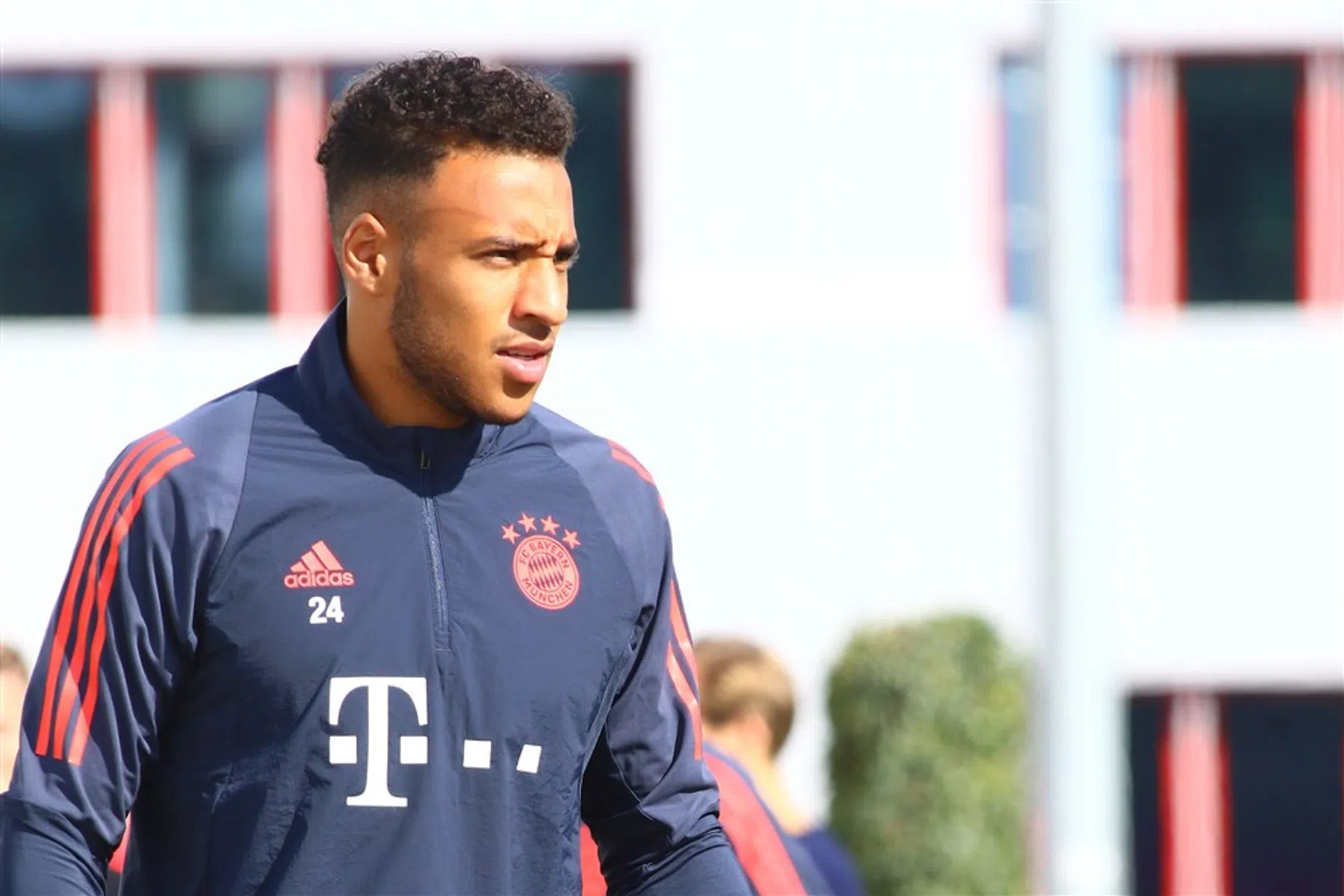 Zorgen bij Bayern: Tolisso grijpt naar zijn hart tijdens gestaakte training