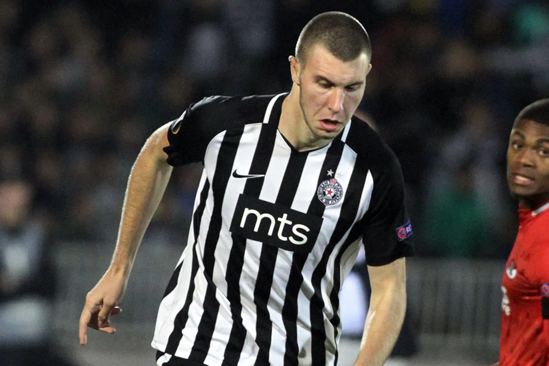 VI Scout: veel clubs dingen naar de hand van 'de nieuwe Nemanja Vidic'