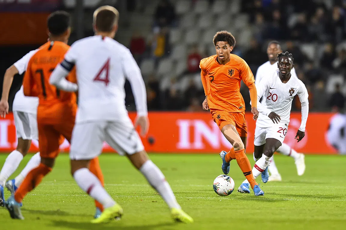 Deze tien spelers kloppen op de deur van Oranje