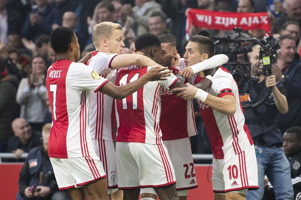 Ajax is nog genadig voor Feyenoord in extreem eenzijdige Klassieker