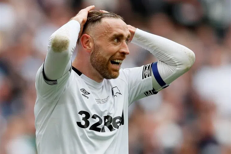 Derby-verdediger Keogh moet dronkemansrit bekopen met ontslag