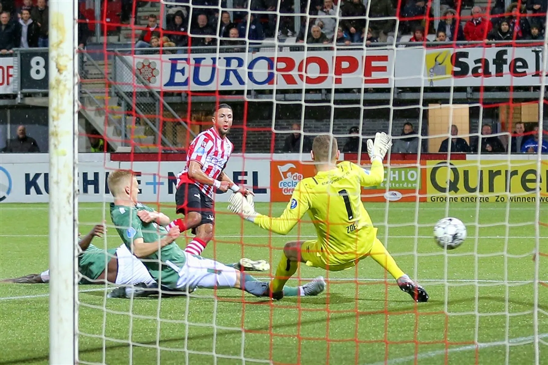 Inspiratieloos PSV morst ook bij Sparta en ziet Ajax weglopen