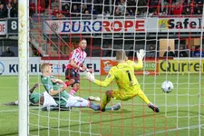 Thumbnail for article: Inspiratieloos PSV morst ook bij Sparta en ziet Ajax weglopen