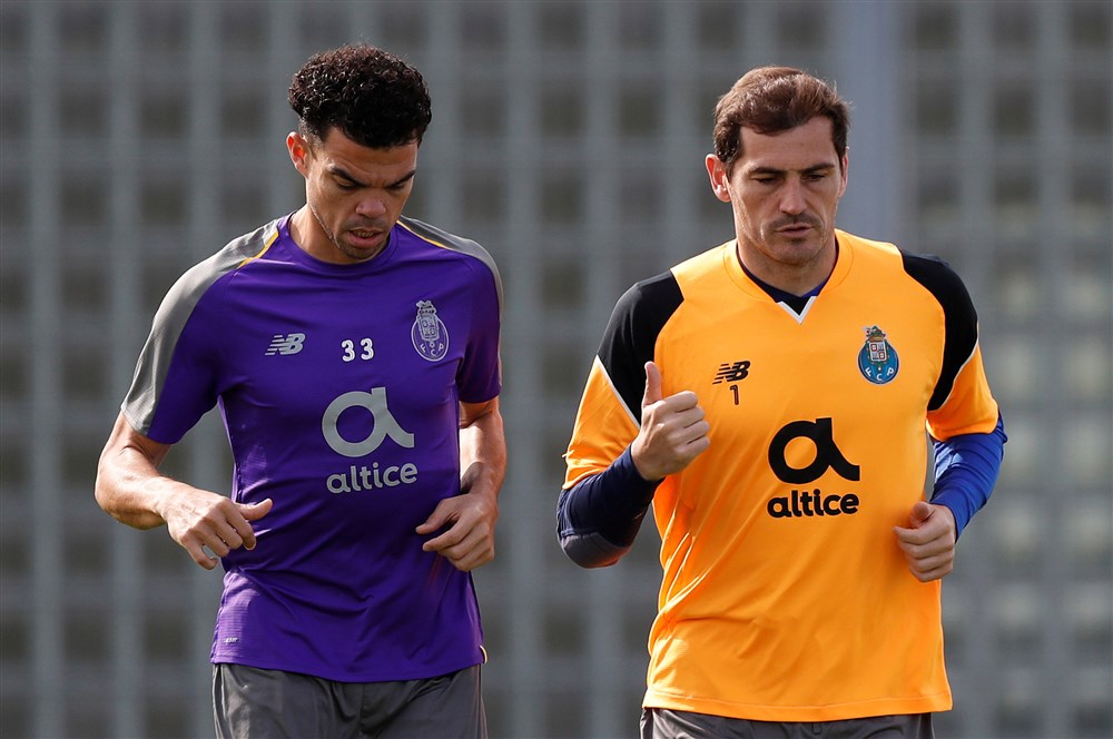 Bijzonder moment: Casillas zet eerste stappen op het trainingsveld