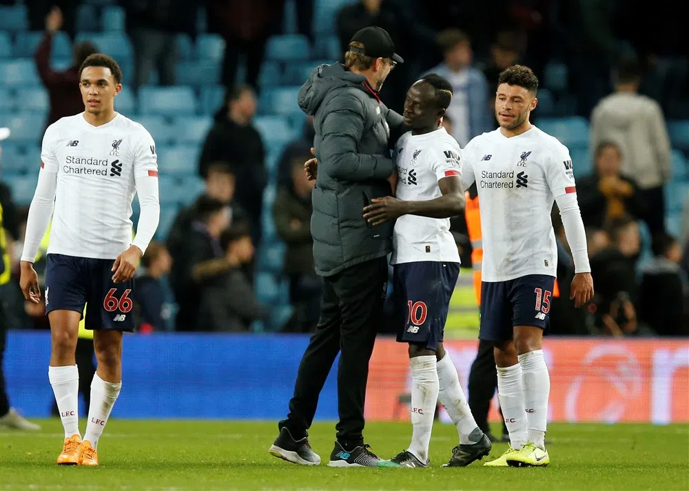 Klopp reageert fel na steek onder water Guardiola