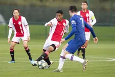 Thumbnail for article: Onthoofd Ajax Onder-19 slaat Chelsea-aanval af dankzij wereldgoal