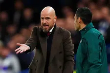 Thumbnail for article: Ten Hag baalt van arbitrage: 'De VAR moet dit zien'