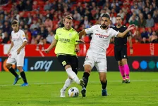 Thumbnail for article: Afgeschreven concurrent Luuk de Jong laat zich zien bij Sevilla