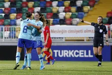 Thumbnail for article: Ontketende Oranje Vrouwen met zevenmijlslaarzen op weg naar EK