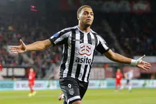 Thumbnail for article: Openhartige Dessers: kruiswoordpuzzel-liefde bij Heracles en Nigeriaanse droom