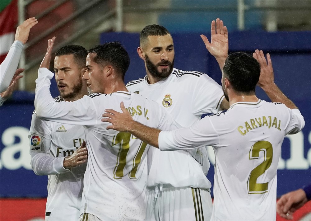 Real raakt op stoom en ziet Benzema en 'El Muro' Courtois mijlpaal bereiken