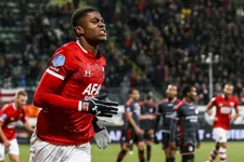 Thumbnail for article: Boadu én Stengs zetten kroon op droomweek en houden AZ in spoor Ajax