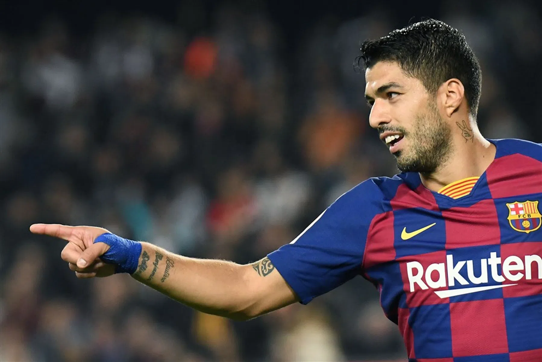 Suárez juicht zoektocht van Barcelona naar nieuwe spits toe