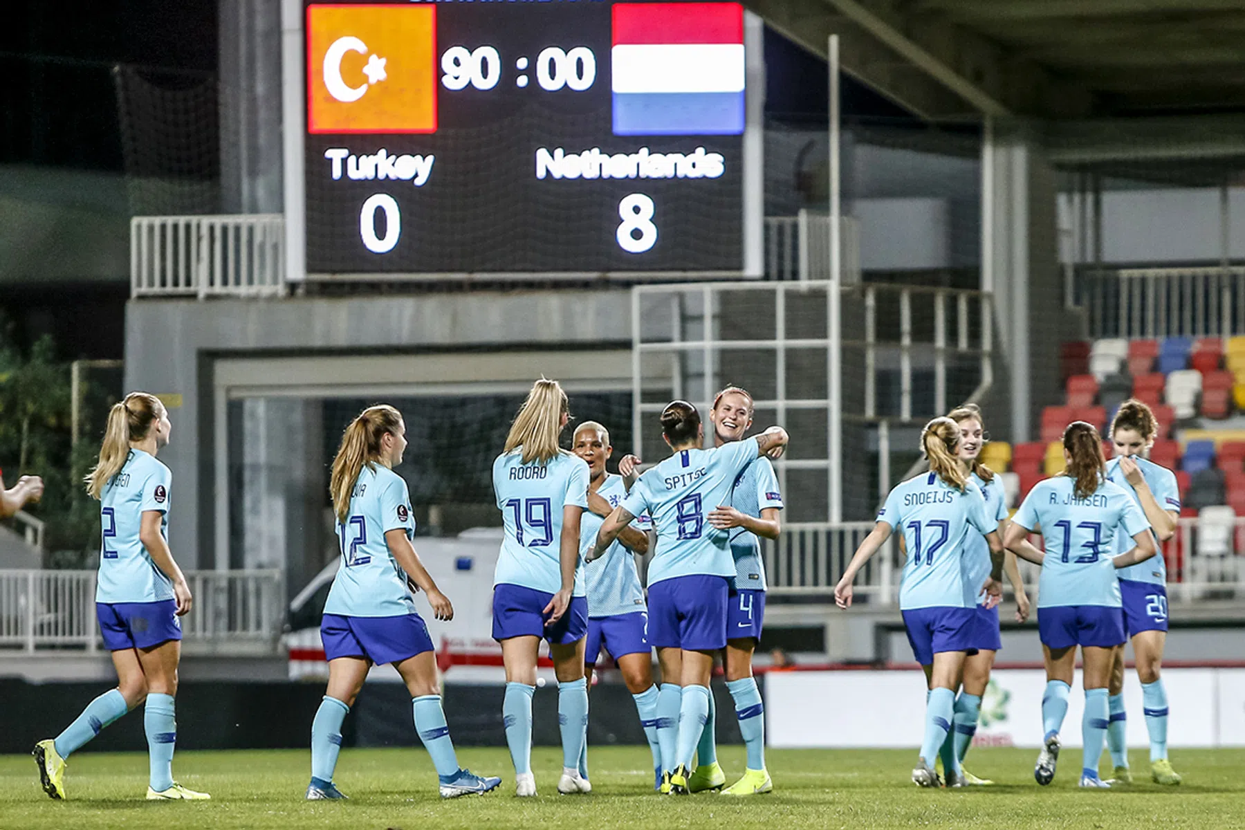 Merel van Dongen: professor in voetbalshirt