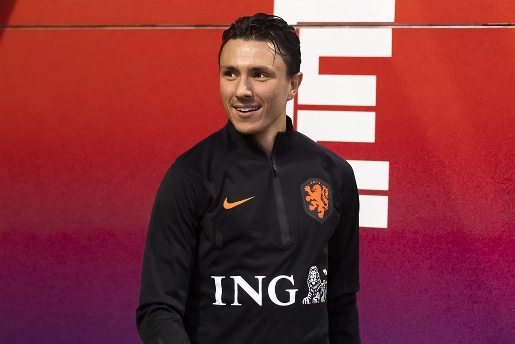 Koeman zorgt met basisplaats Berghuis voor daverende verrassing