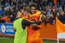 Thumbnail for article: Jong Oranje dartelt ook op training, foto van 'Ajax-reus' gaat de wereld over
