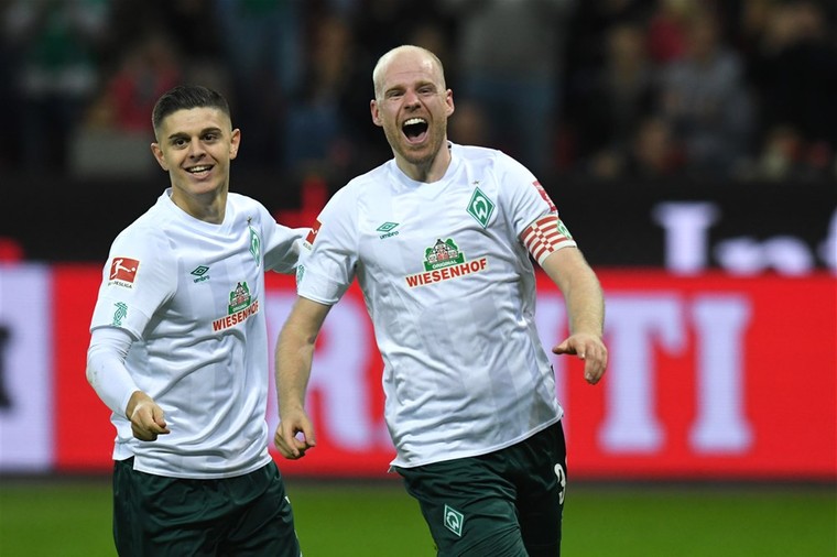 Klaassen krijgt lachers op de hand, bijzondere Man Utd-rugzak   