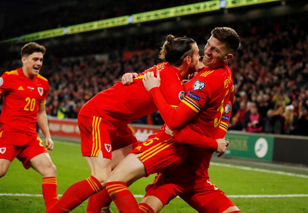 Sterspelers loodsen Wales naar het EK