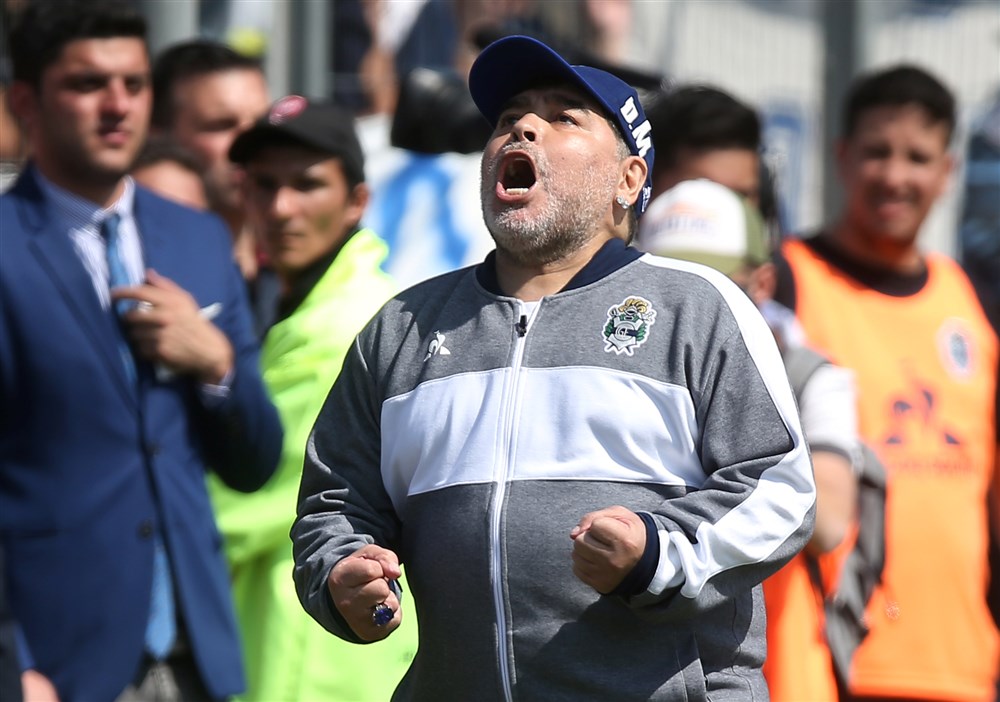 Onnavolgbare Maradona is twee dagen na vertrek alweer terug
