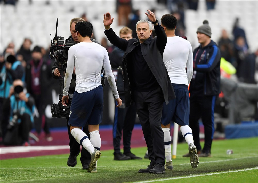 Mourinho blij voor Spurs na 'elf maanden zonder muziek in kleedkamer'