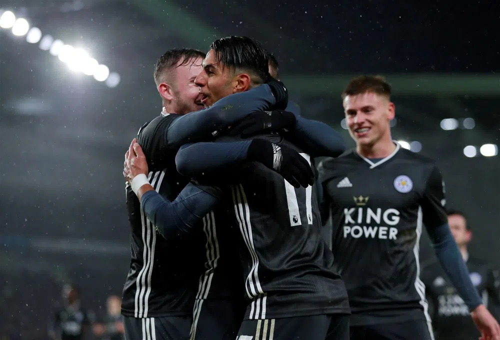 Stuntploeg Leicester dendert door, Arsenal ontsnapt aan afgang