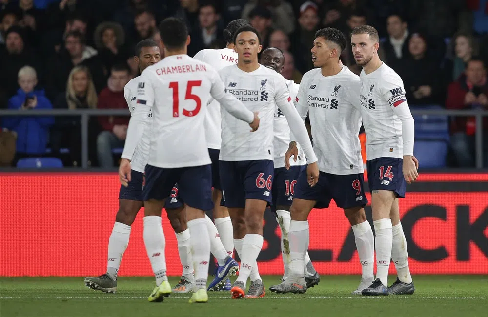 Liverpool slaat weer toe in slotfase en blijft soeverein