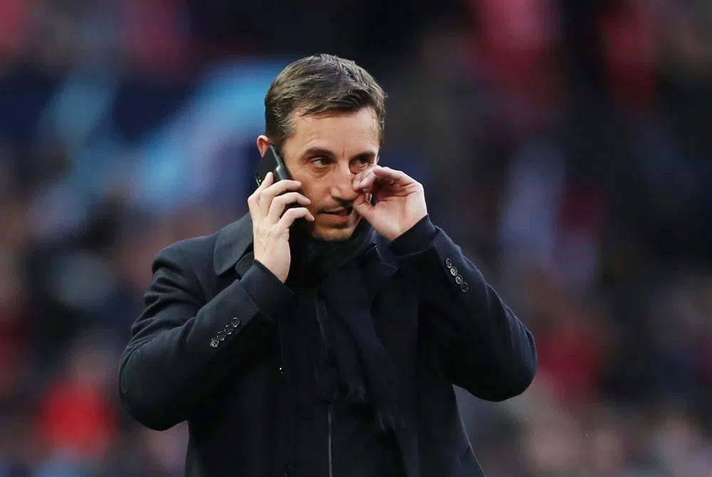 Neville wil meedogenloze Solskjaer zien: 'Kijk naar Mourinho, kijk naar Conte'