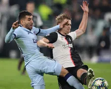 Thumbnail for article: 'Monumentale' De Ligt bejubeld na 'vorstelijk' optreden: 'Een muur'