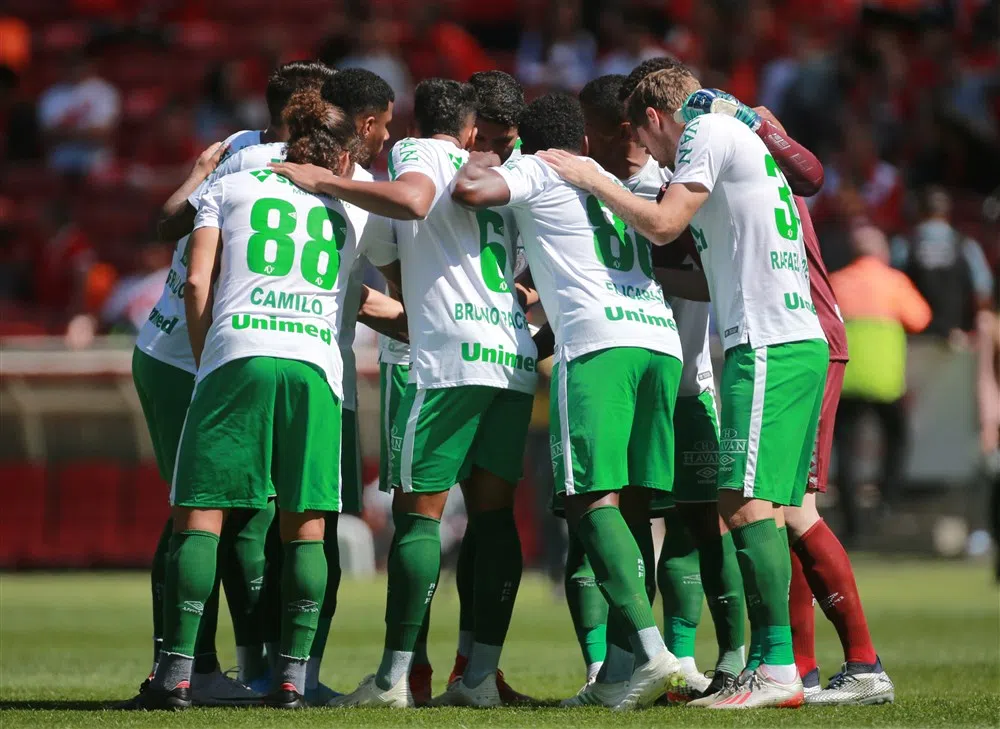 Dag voor herdenking vliegramp degradeert Chapecoense