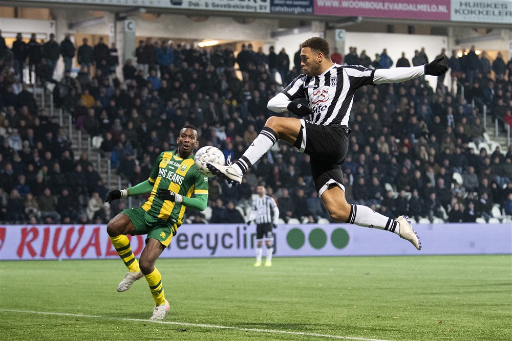 Topscorer Dessers brengt Groenendijk verder in de problemen bij ADO
