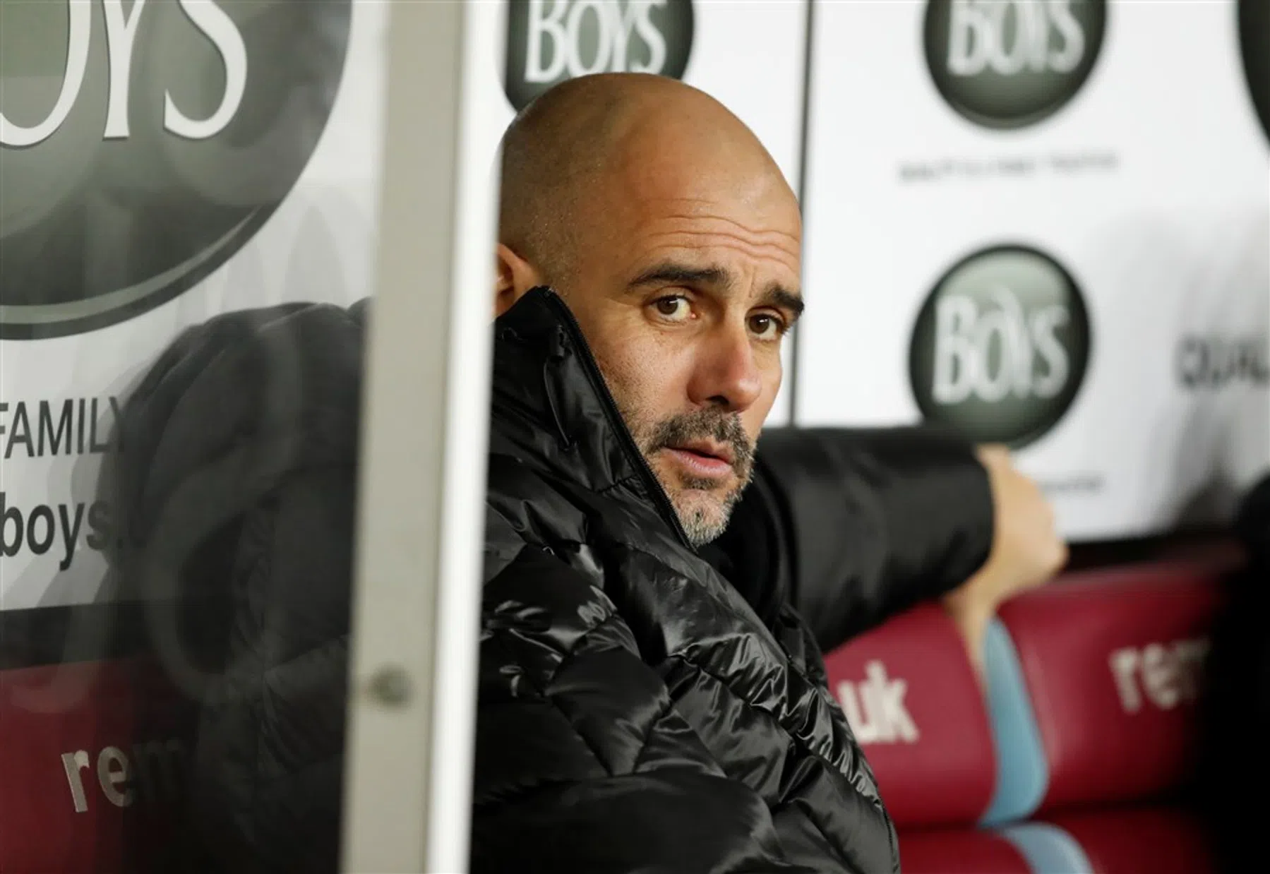 Guardiola sarcastisch over titelkansen Man City: 'Het is voorbij'