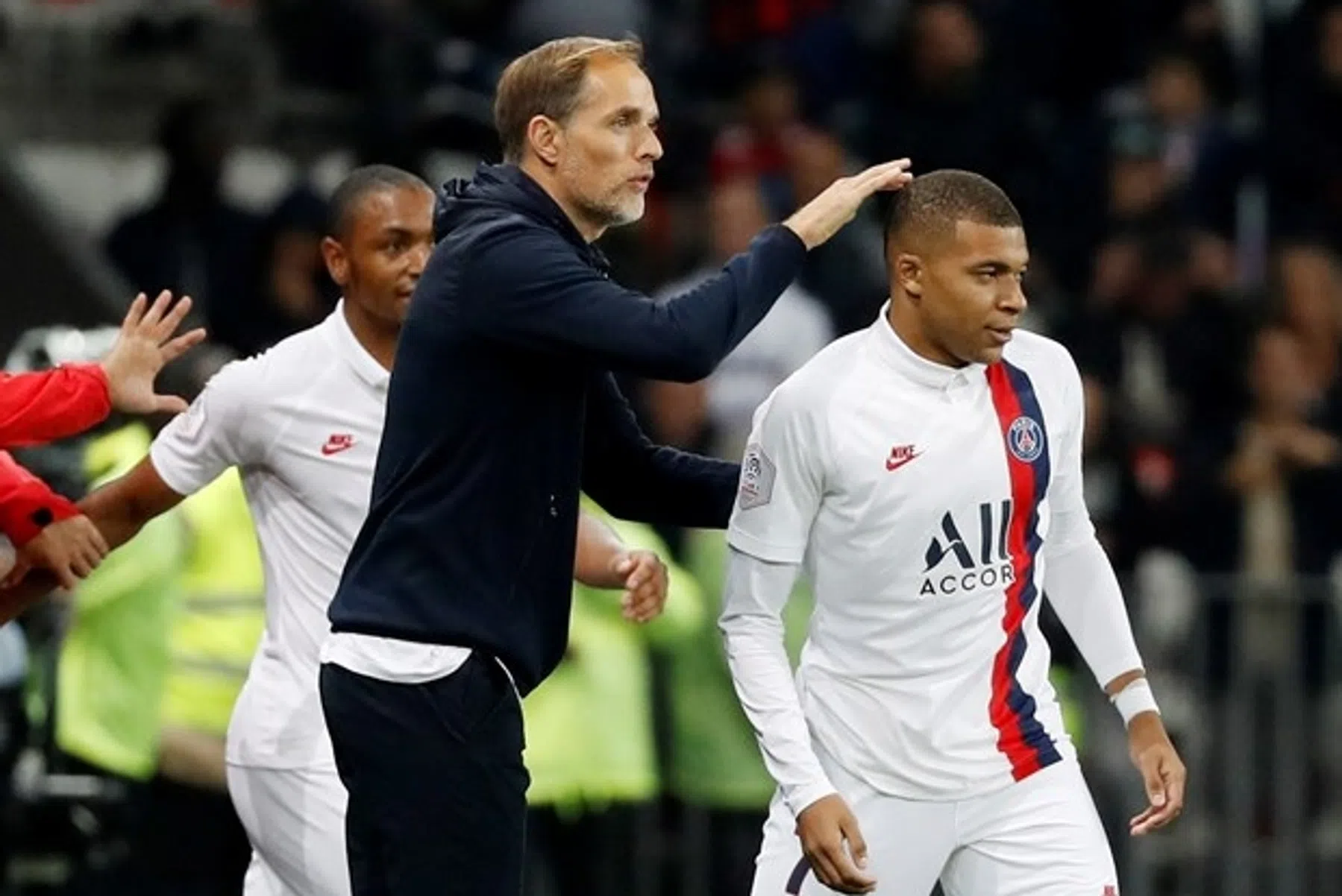 Tuchel wijst geïrriteerde Mbappé terecht: 'Accepteren en respect tonen'