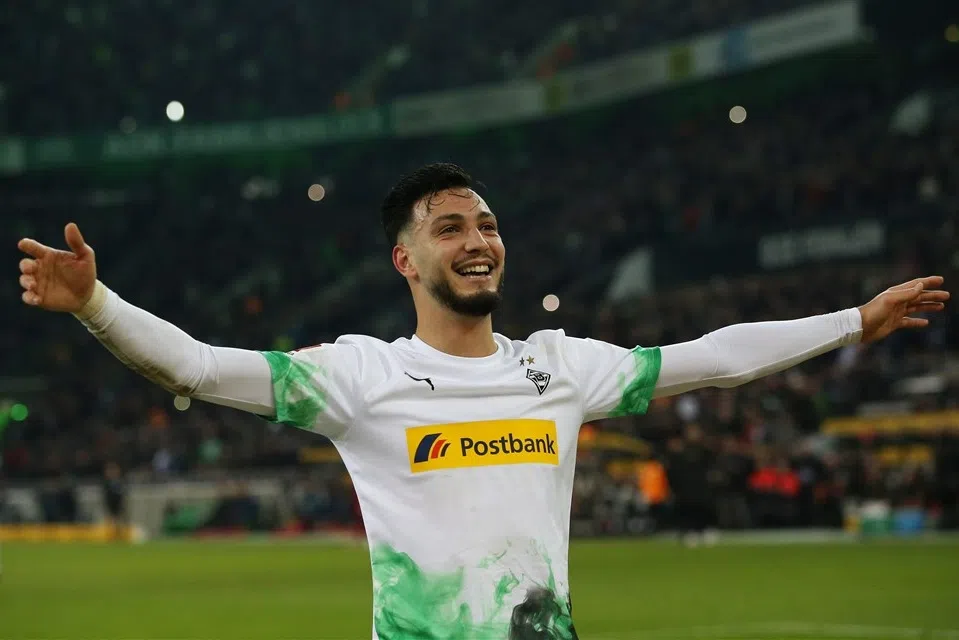 Hoe Bayern-beul Bensebaini een transfer naar Arsenal misliep