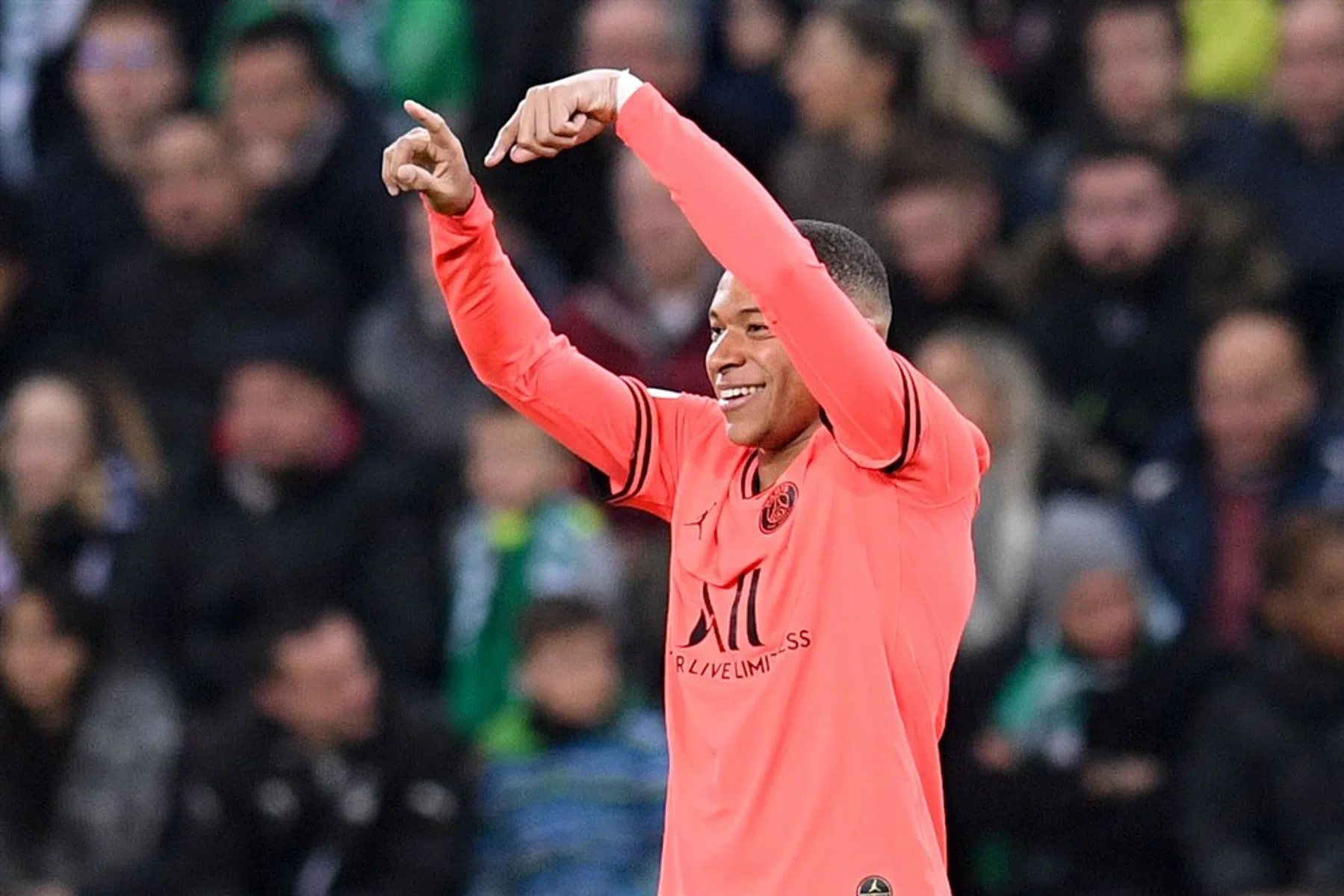Mbappé vestigt dankzij gulle Neymar nieuw Ligue 1-record 