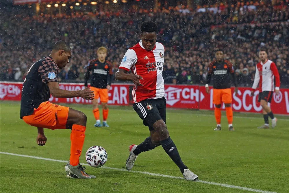 Dumfries baalt van PSV én van Nijhuis: 'Belachelijk gegeven penalty'