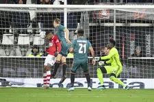 Thumbnail for article: AZ gooit titelrace volledig open met zege op gehavend Ajax