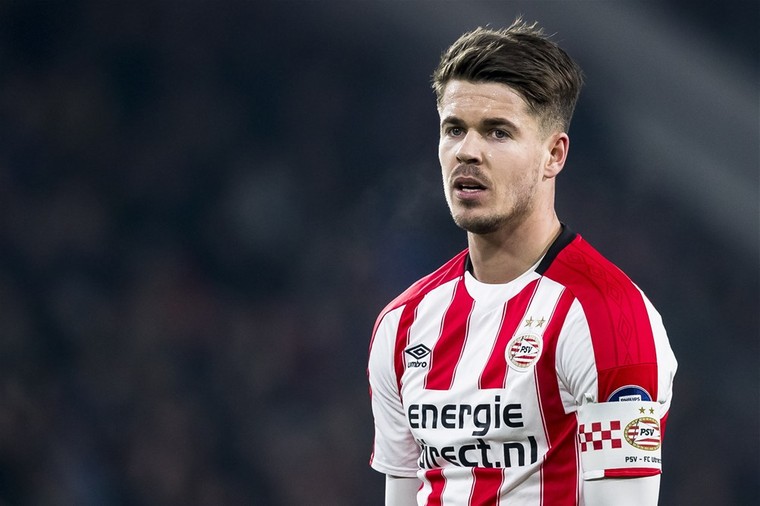 PSV monitort situatie Van Ginkel