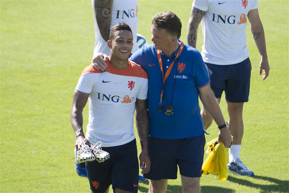 Van Gaal leeft mee met Memphis: 'Groot gemis voor hem en Oranje'