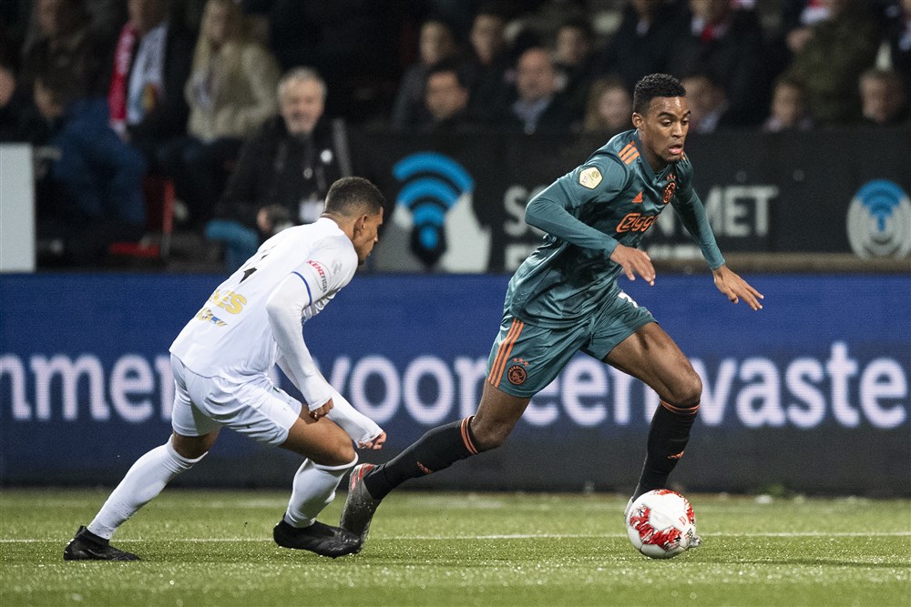 Ajax-talenten langs de meetlat: groeiruimte voor Gravenberch, Ekkelenkamp en Lang 