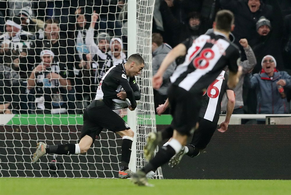 Peperdure Newcastle-aankoop is na 2.192 minuten eindelijk los