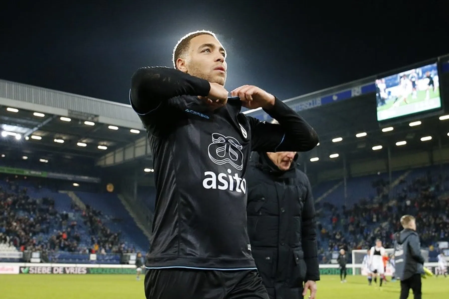 Dessers schiet in de lach: 'Sorry, maar dit is echt een penalty'