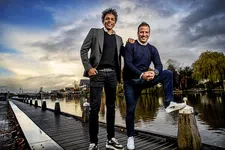 Thumbnail for article: Van Hooijdonk en Van der Vaart over hun nieuwe vak: 'Ajax-fans op mijn dak na Ziyech-advies'