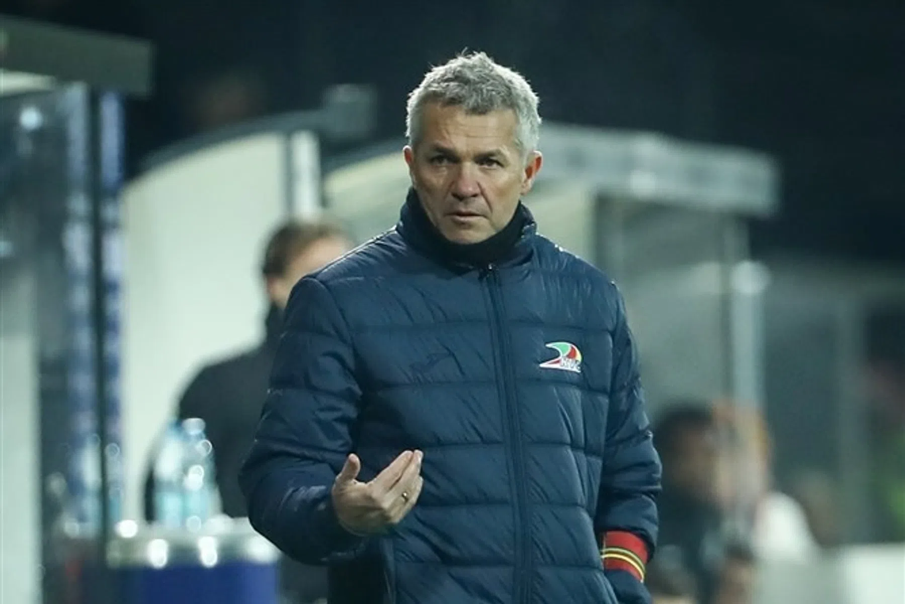 Oostende maakt tijdens wedstrijd vertrek van trainer bekend